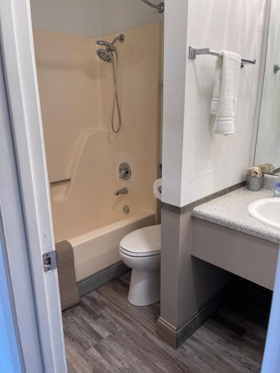 Mountain View Guest Motel - photo 3