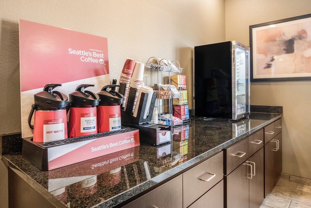 Cobblestone Hotel & Suites Newport - photo 47