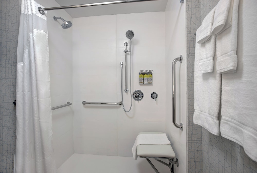 Holiday Inn Express Milwaukee Downtown by IHG - photo 23