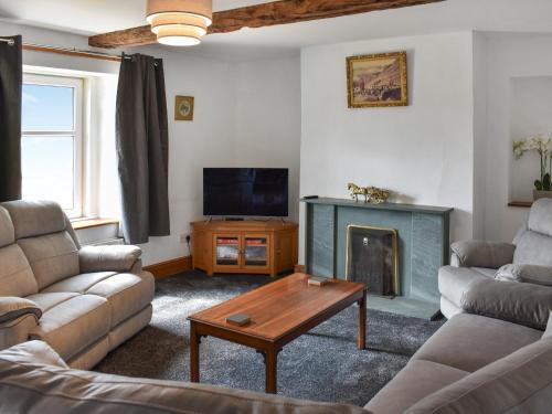 Uk46833 Low Hollas Farmhouse — 4-Star Luxury Hotel in Keswick, United Kingdom