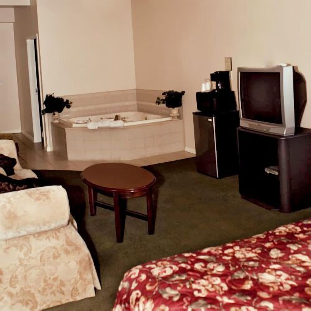 Colonie inn and Suites - photo 3