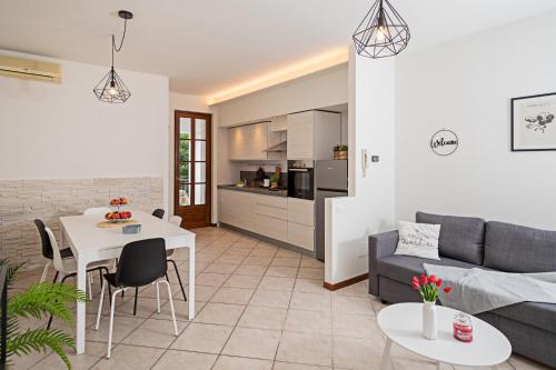 Townhouse 71 Regarda Travel — 4-Star Luxury Hotel in Bardolino, Italy