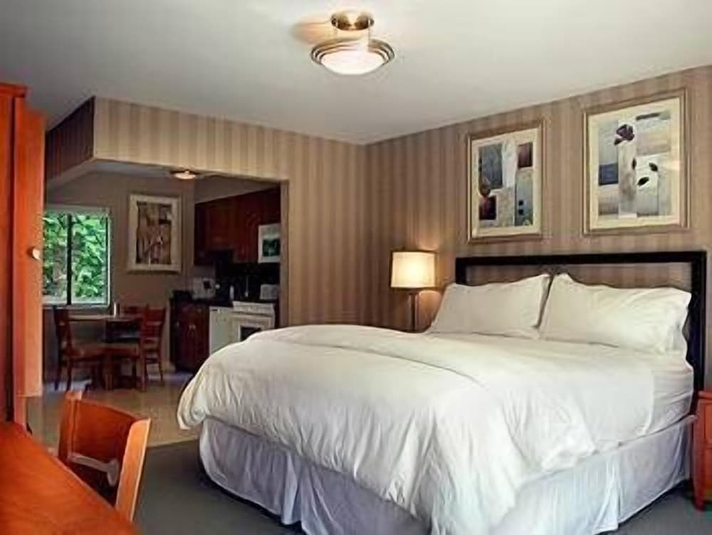 7 Springs Inn & Suites - photo 5