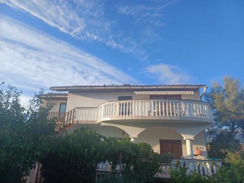 Petra - carbon neutral hotel in Razanac