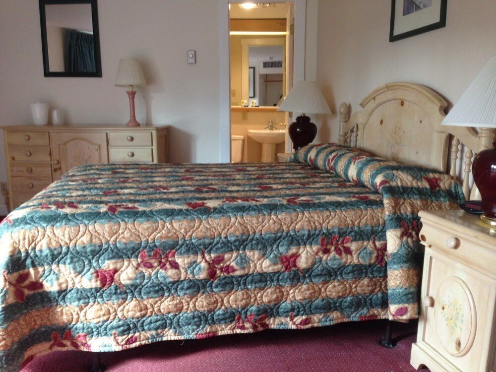 The Mountaineer Inn at Stowe - photo 11