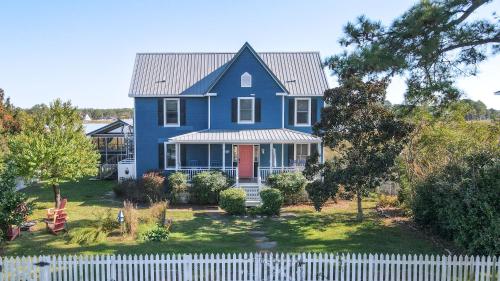 Egret’s Cove Pet friendly w Hot tub in Chincoteague, United States