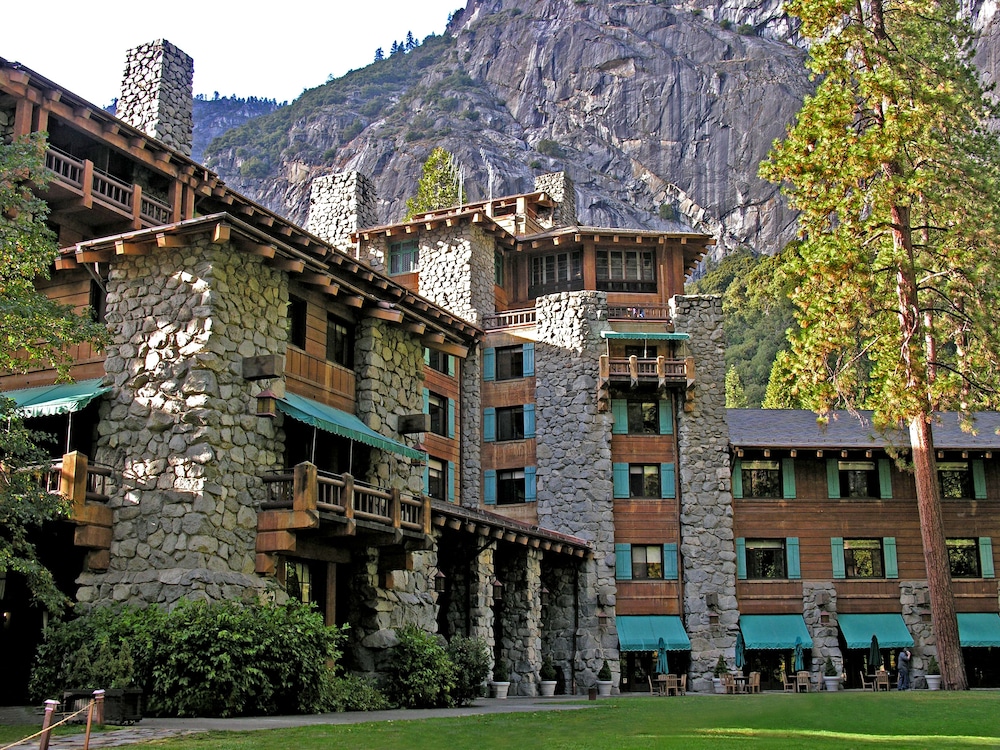 The Ahwahnee — 4-Star Luxury Hotel in Yosemite Valley, United States