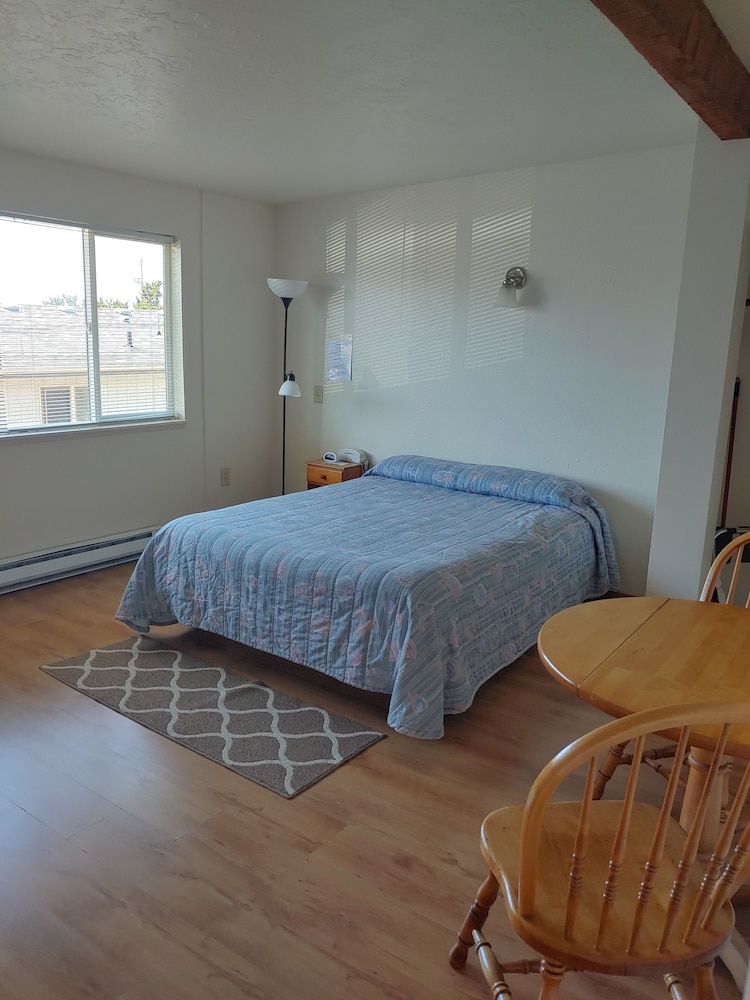 The Dublin House Motel - photo 23