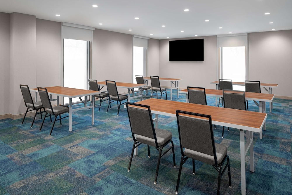 Home2 Suites by Hilton Des Moines at Drake University - photo 31