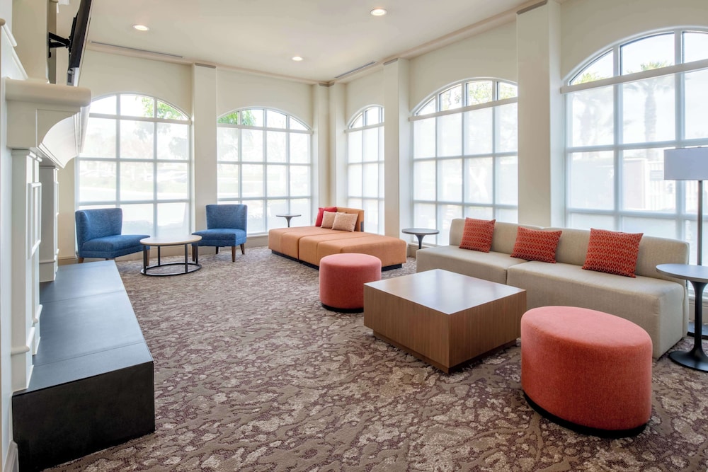 Hilton Garden Inn Fontana - photo 2