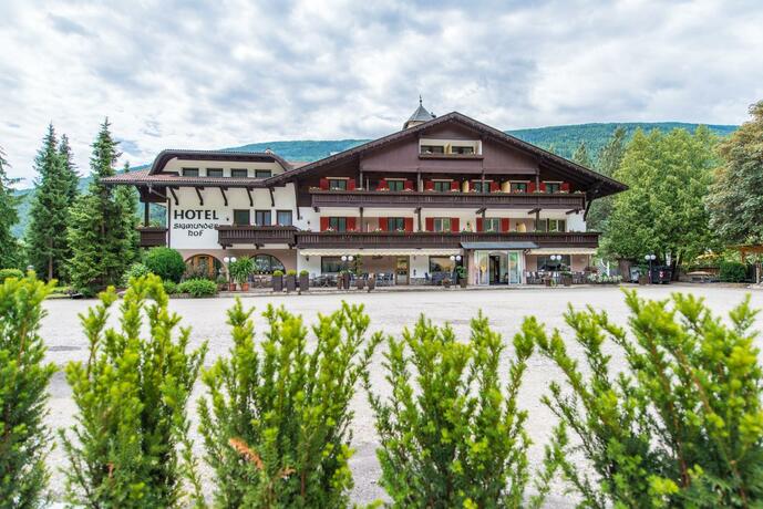 Hotel Sigmunderhof - carbon neutral hotel in Chienes