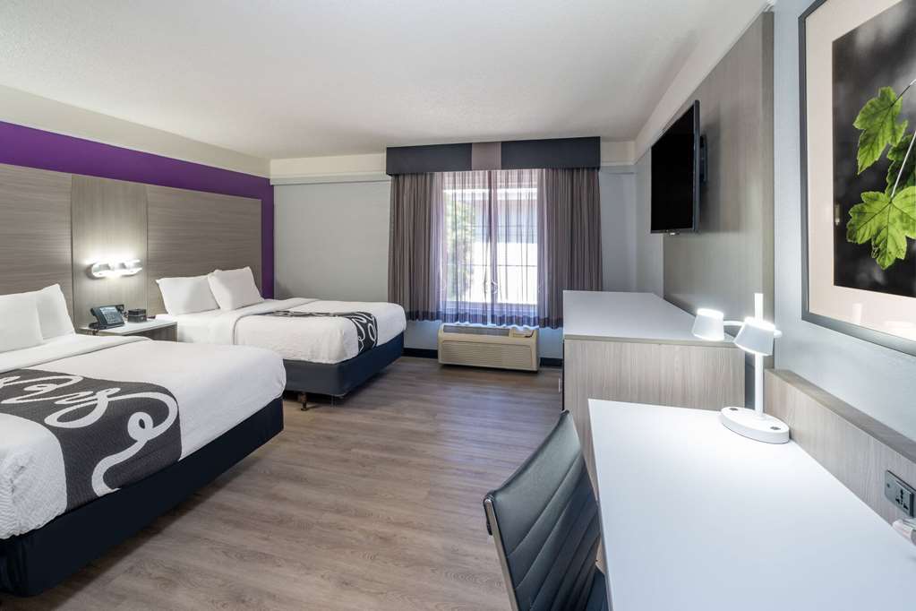 La Quinta Inn & Suites by Wyndham Birmingham Hoover - photo 34