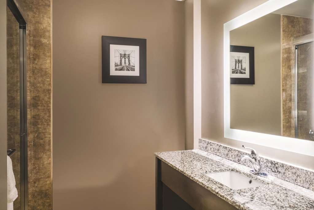 La Quinta Inn & Suites by Wyndham Brooklyn Central - photo 12