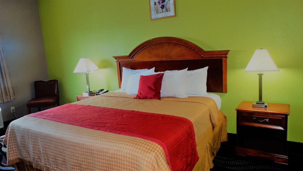 Oak Tree Inn & Suites - photo 12