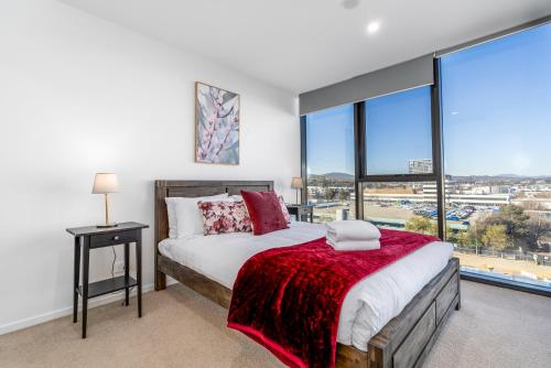 Grand Central Towers Apt Resort Style Amenities Hosted by CanStay — hotel in Phillip