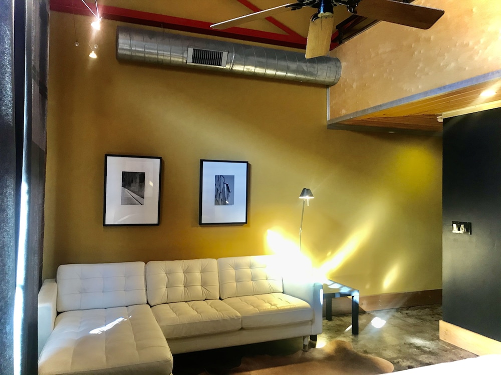 The Hangar Lofts Hotel - photo 10