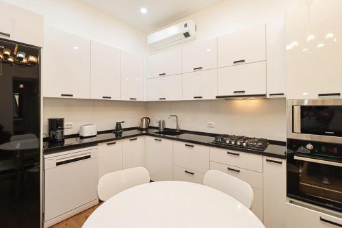 Charming 2BR Apartment in OldTbilisi