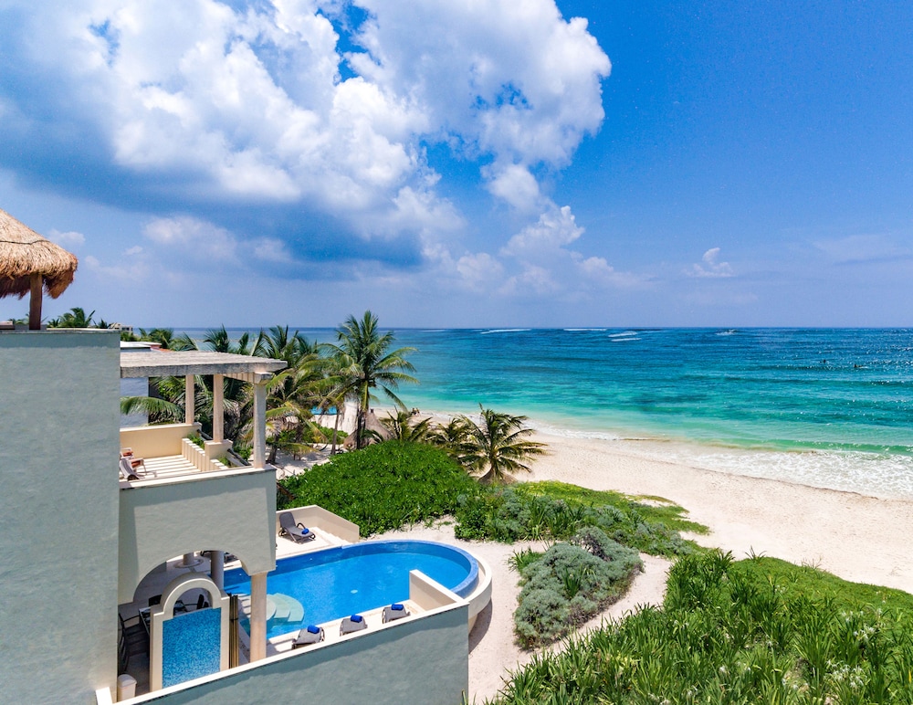 Ocean Front Private 3 Bedroom Villa in Akumal — 4-Star Luxury Hotel in Akumal, Mexico