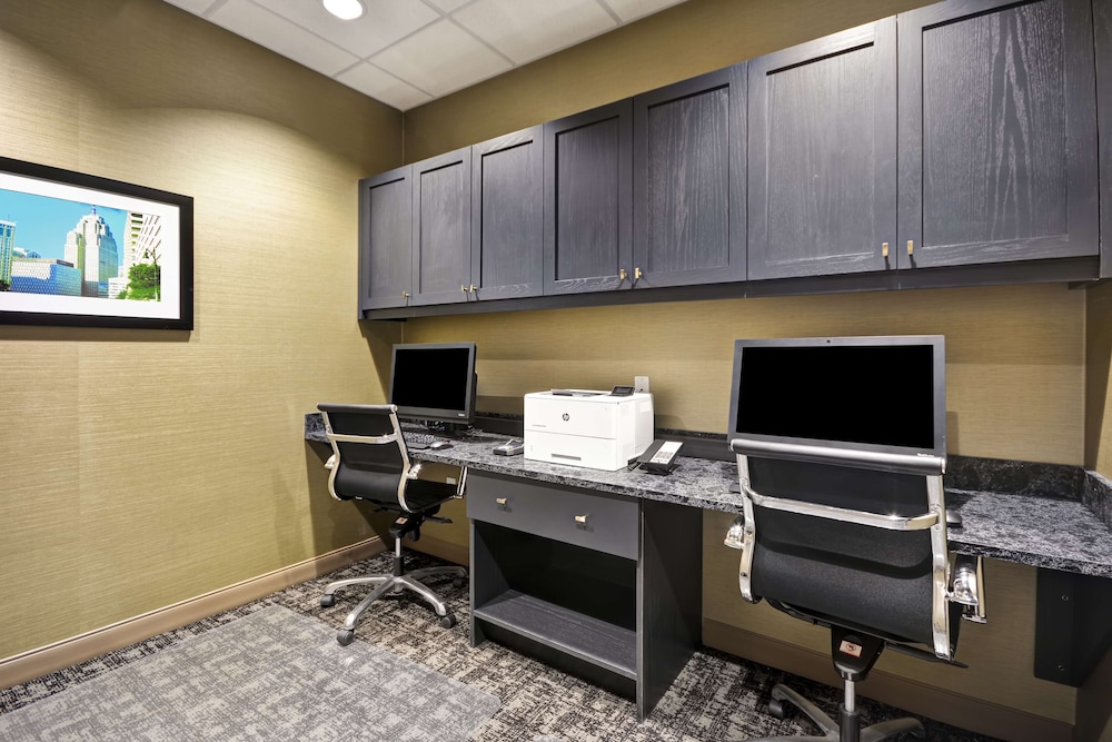 Hampton Inn & Suites Detroit Warren - photo 37