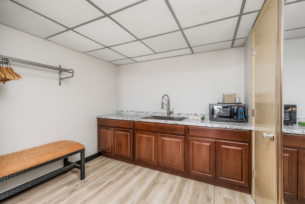Extended Stay Suites Cookeville Tennessee Tech - photo 25