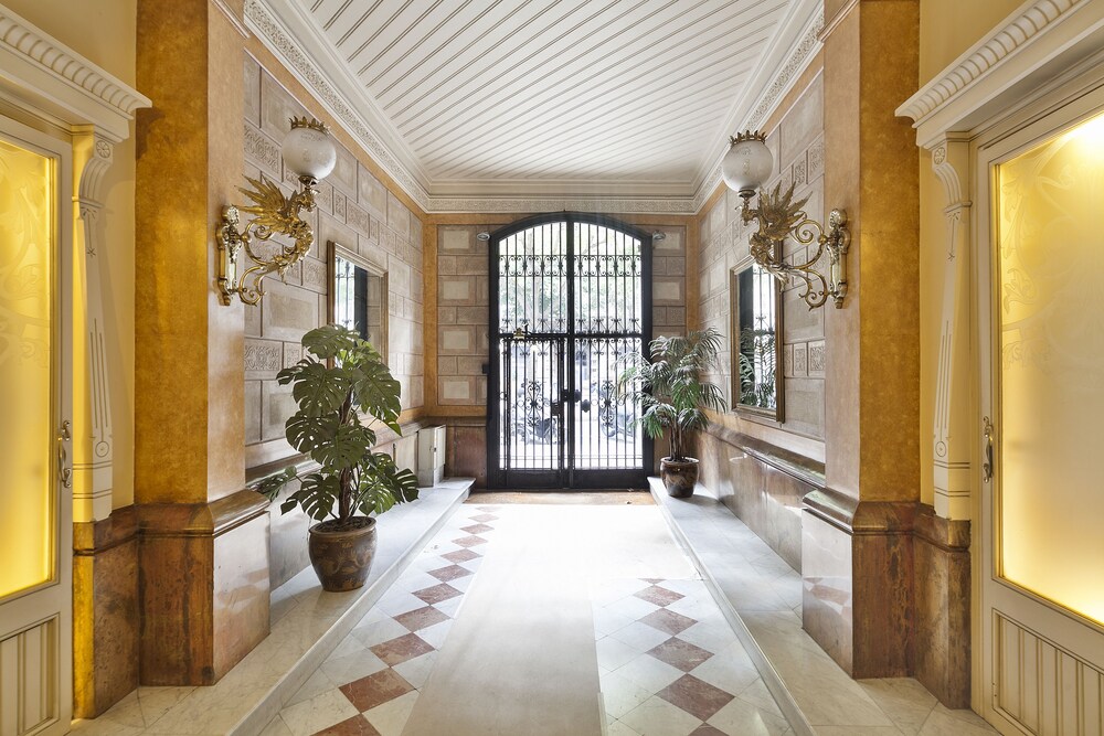 Uma Suites Rambla Catalunya 22 — Barcelona — photo 2