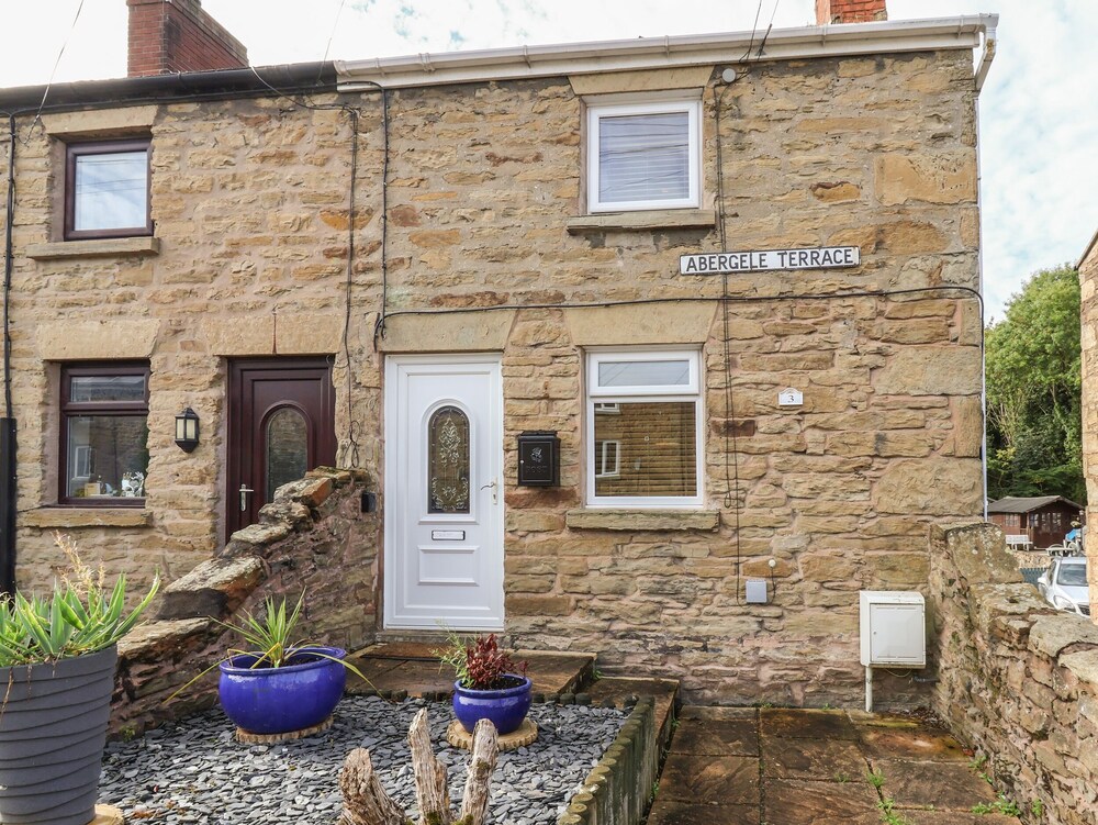 Coastal Village Cottage — 4-Star Luxury Hotel in Holywell, United Kingdom