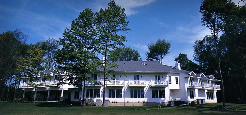 Red Maple Inn - carbon neutral hotel in Burton
