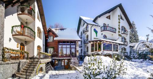 Pensiunea Crocus Sauna & Billiard — 4-Star Luxury Hotel in Brasov, Romania