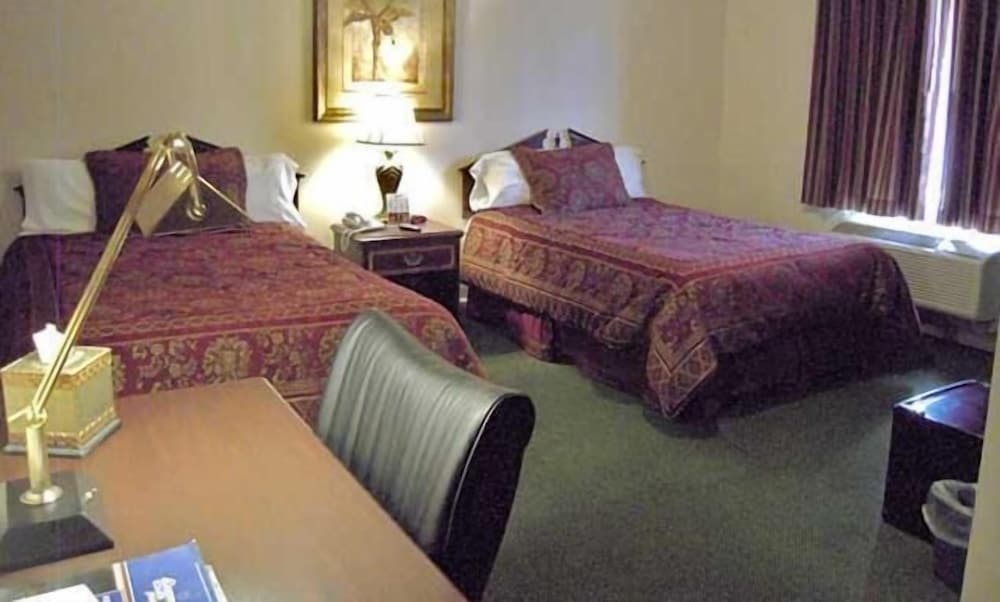 Colonie inn and Suites - photo 6