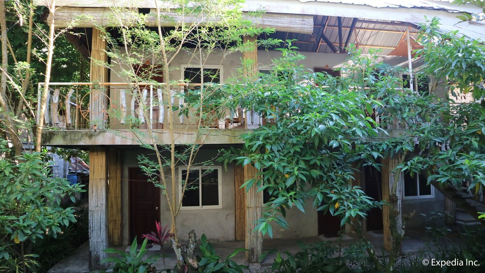 Algen's Dive Resort — hotel in Mahinog