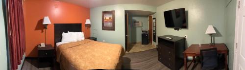 Town & Country Motel - photo 16