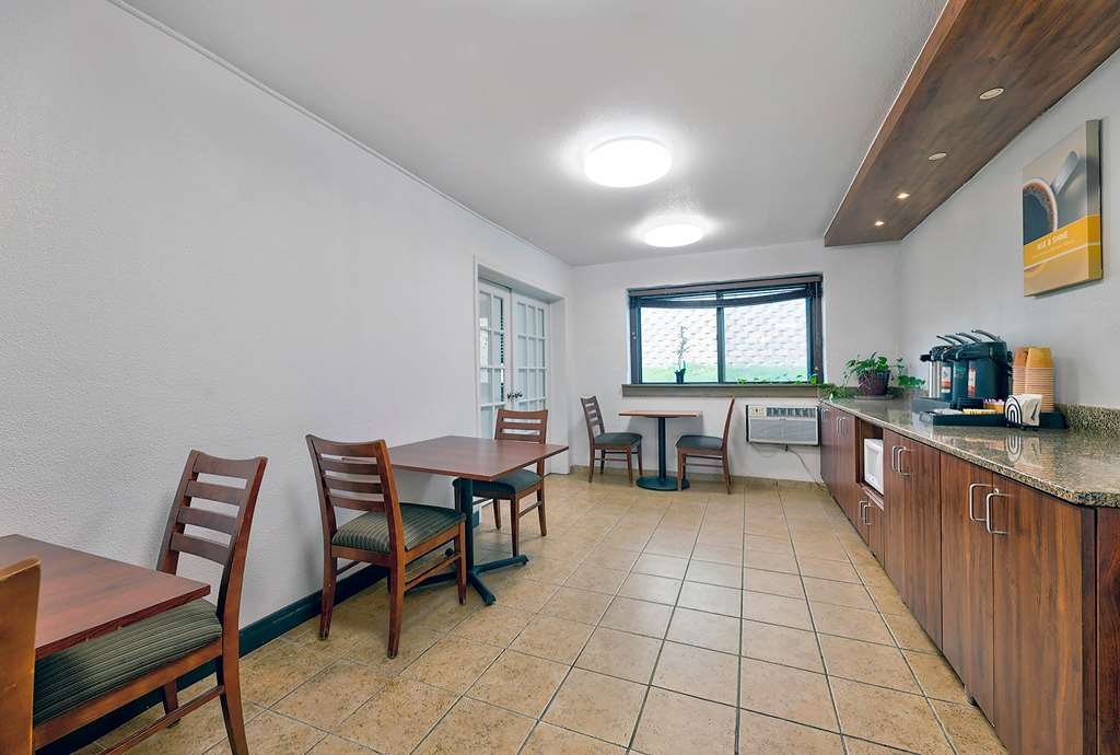 Motel 6 Cedar Rapids IA Airport - photo 21