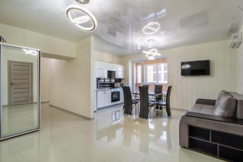 Lux 3 bedroom apartment in Most City area — 4-Star Luxury Hotel in Dnipro, Ukraine