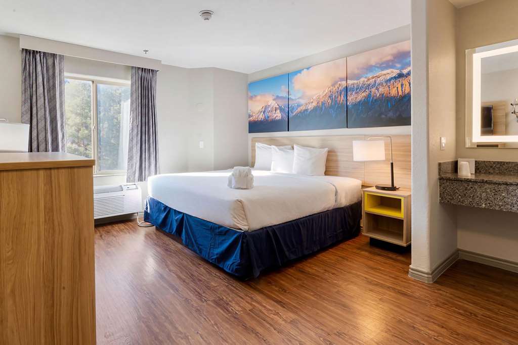 Days Inn By Wyndham Thornton — Thornton
