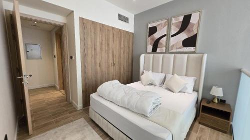 Stylish 1BR Loft TH in Rukan - last minute hotel in Dubai