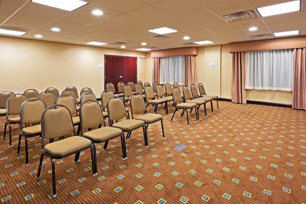 Holiday Inn Express Hotel & Suites Syracuse North Cicero by IHG - photo 40