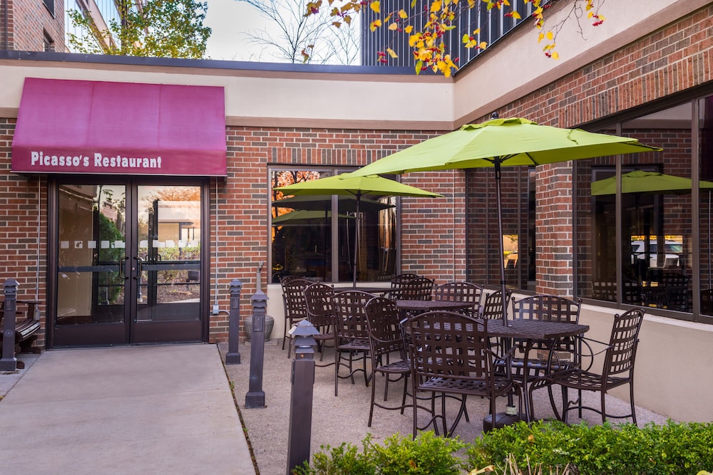 Holiday Inn Hotel & Suites Warren by IHG - photo 36