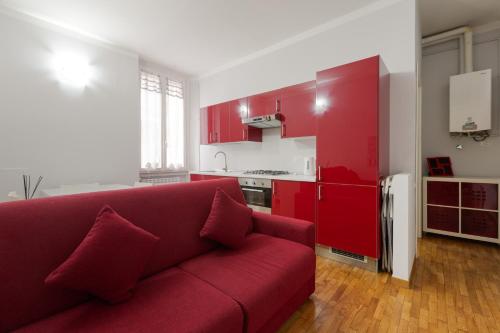 GuestHost M3 Lodi Trendy Red Apartment — 4-Star Luxury Hotel in Milan, Italy
