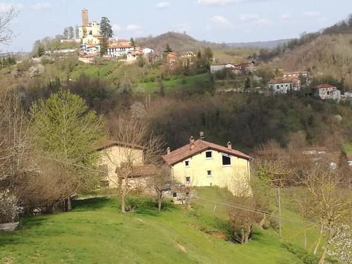 casa nel verde Cà dla cola — 4-Star Luxury Hotel in Mombasiglio, Italy