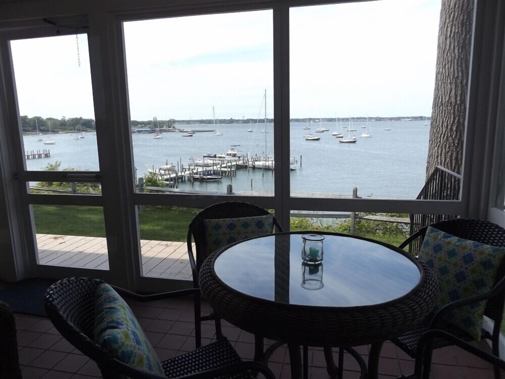 Dering Harbor Inn - photo 26