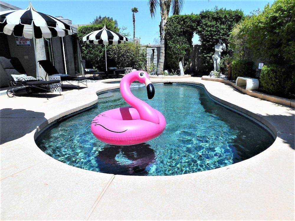 The Desert Pearl Private Pool & Spa — 4-Star Luxury Hotel in Palm Springs, United States