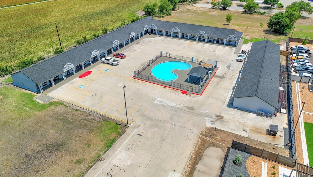 Executive Inn of Hondo - photo 27