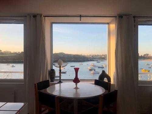 Vue Imprenable Sur Le Port — hotel in Ploudalmezeau