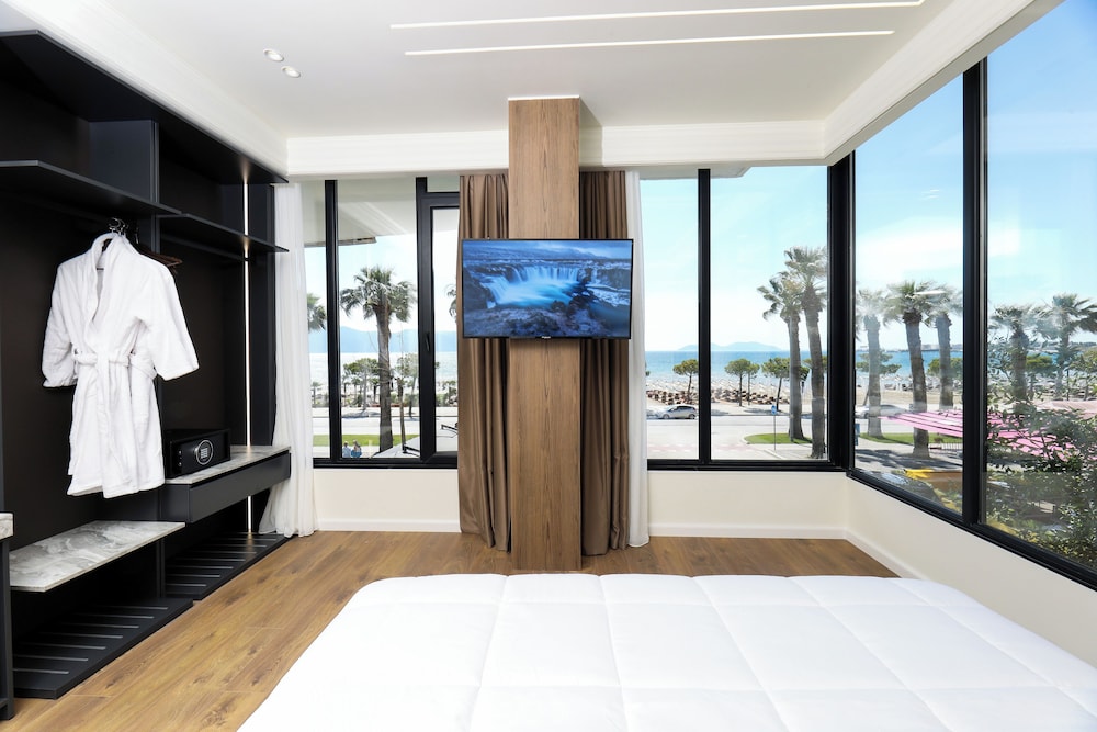 Hotel Adore - carbon neutral hotel in Vlore