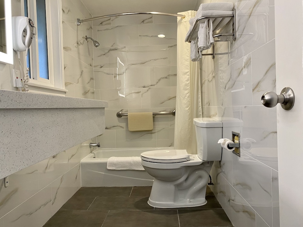 Aura Inn Monterey - photo 85