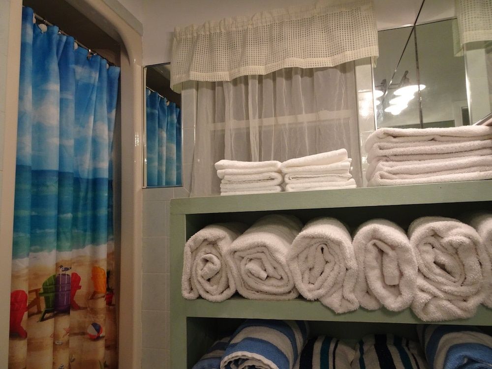 Suite Dreams Inn by the Beach - photo 30