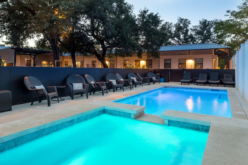 Hotel Flora & Fauna in Wimberley, United States
