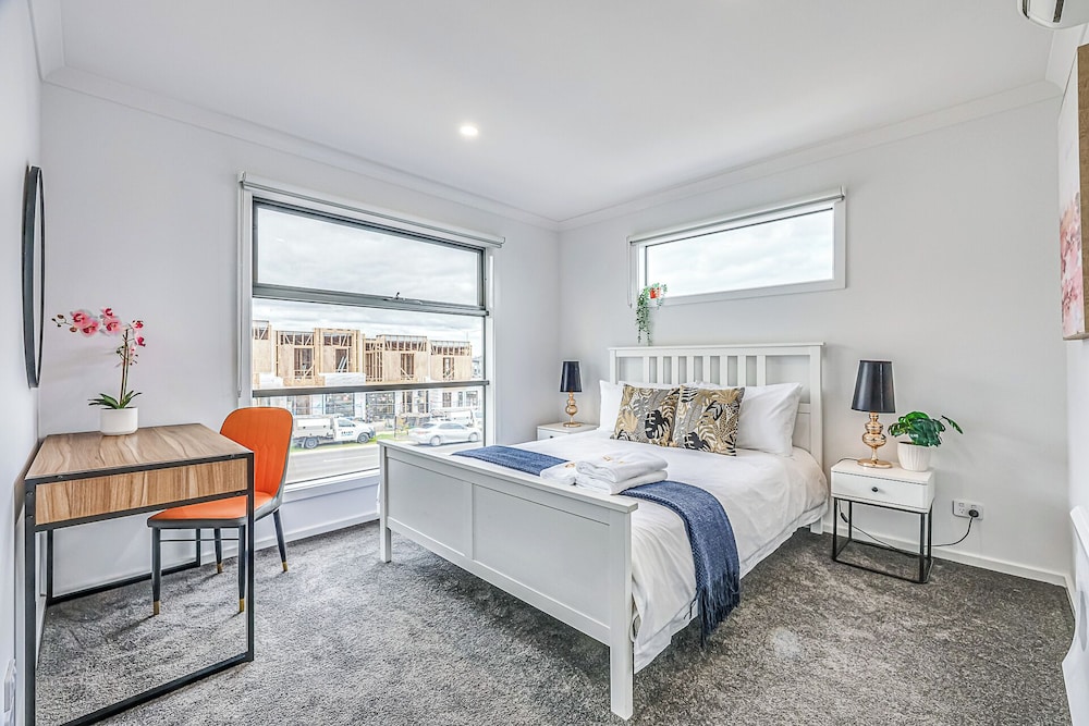 StayAU Fresh Modern 4BR Retreat Netflix in Berwick — hotel in Berwick