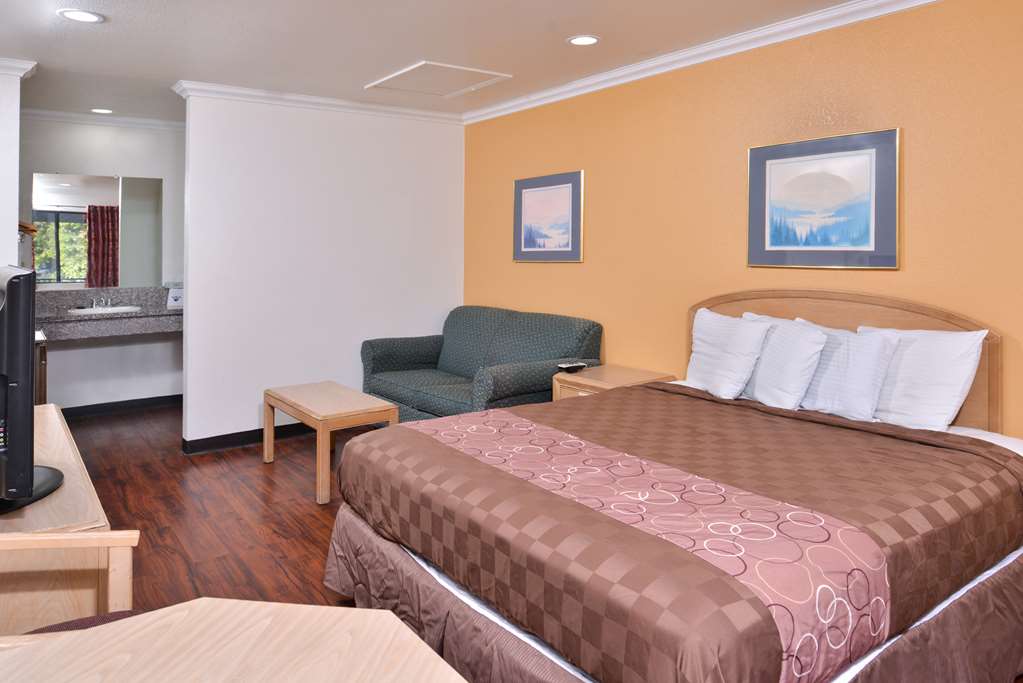 Americas Best Value Inn & Suites Clearlake Wine Country - photo 22