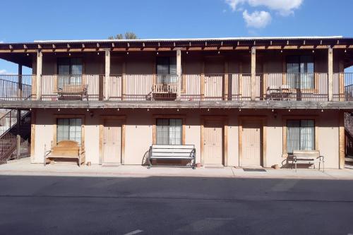 Tombstone Motel - photo 11